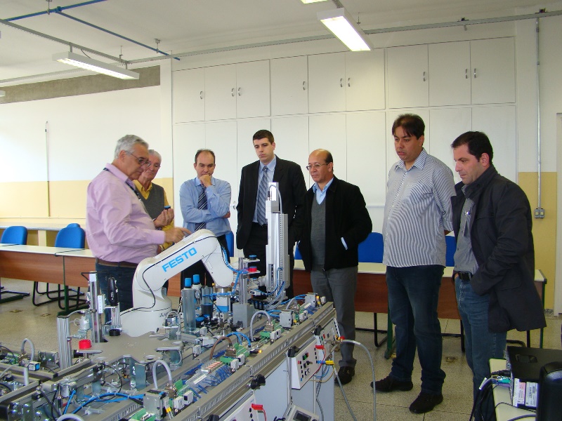 Vereadores conhecem novos laboratórios da FATEC